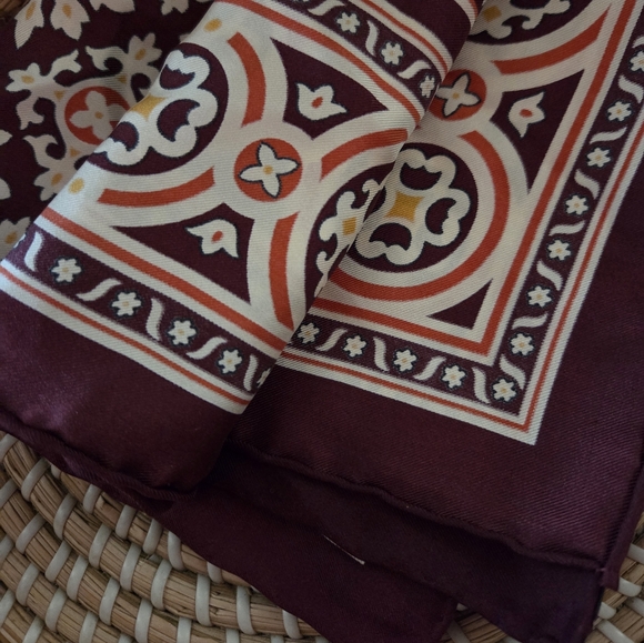 Vera Bradley Silk Scarf "Medallion" EUC - Picture 6 of 6